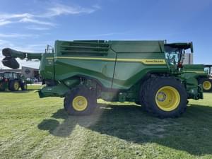 2024 John Deere X9 1000 Image