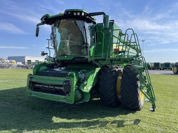 Image of John Deere X9 1000 equipment image 3