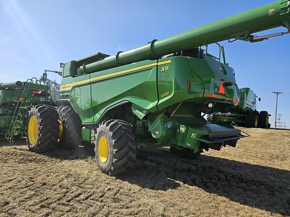 Image of John Deere X9 1000 equipment image 3