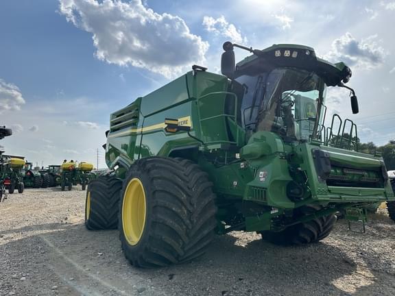 Image of John Deere X9 1000 equipment image 1