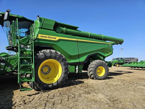 Image of John Deere X9 1000 equipment image 4
