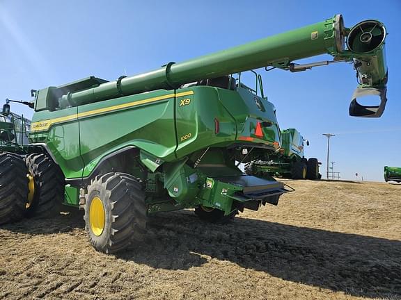 Image of John Deere X9 1000 equipment image 2