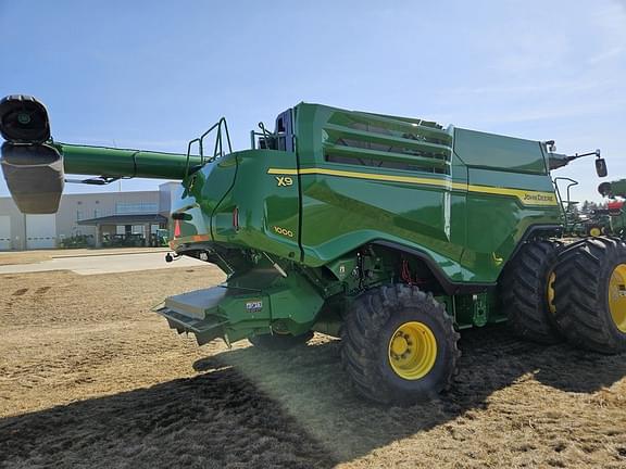 Image of John Deere X9 1000 equipment image 1