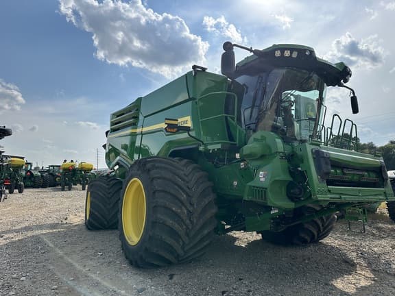 Image of John Deere X9 1000 equipment image 2