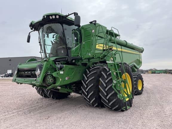 Image of John Deere X9 1000 equipment image 2