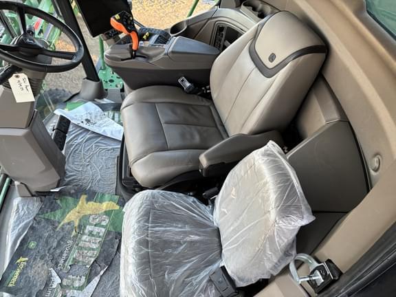 Image of John Deere X9 1000 equipment image 3