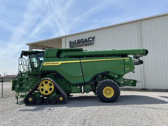 Image of John Deere X9 1000 equipment image 1