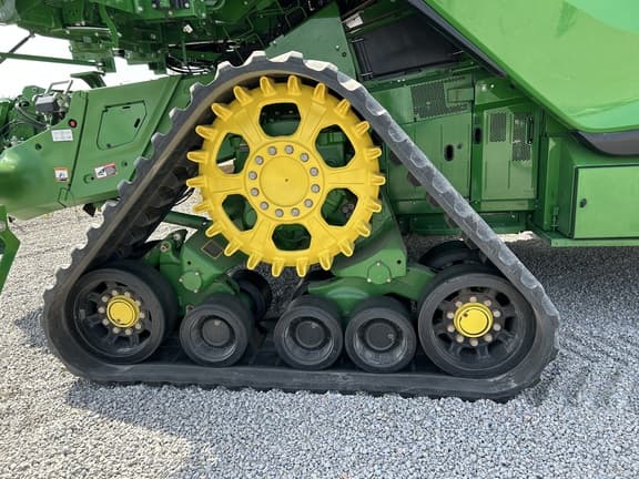 Image of John Deere X9 1000 equipment image 4