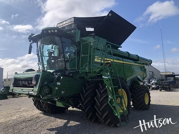 Image of John Deere X9 1000 equipment image 1