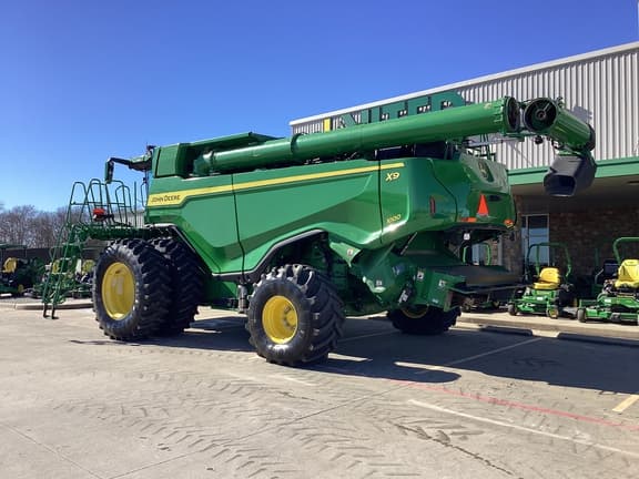 Image of John Deere X9 1000 equipment image 2