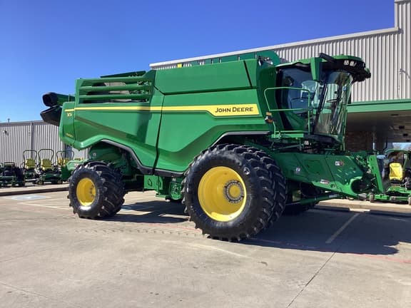 Image of John Deere X9 1000 equipment image 4