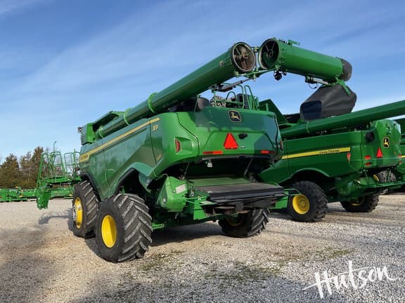 Image of John Deere X9 1000 equipment image 2