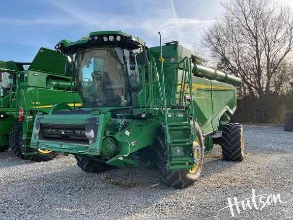 Image of John Deere X9 1000 equipment image 1