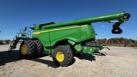Image of John Deere X9 1000 equipment image 3