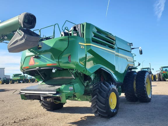 Image of John Deere X9 1000 equipment image 3