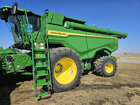 Image of John Deere X9 1000 equipment image 1