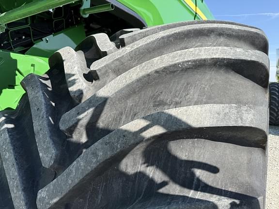 Image of John Deere X9 1000 equipment image 1