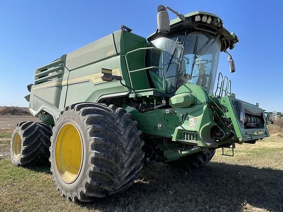 Image of John Deere X9 1000 equipment image 1