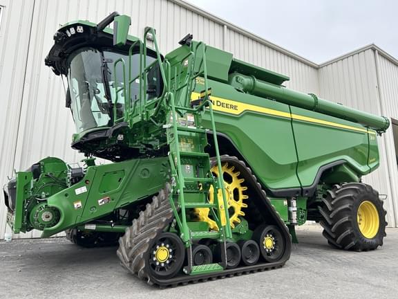 Image of John Deere X9 1000 equipment image 2