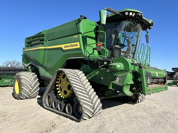 Image of John Deere X9 1000 equipment image 1