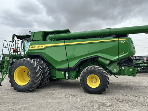 Image of John Deere X9 1000 equipment image 2