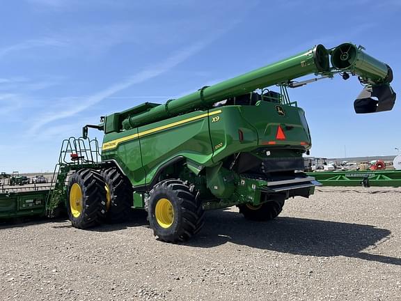 Image of John Deere X9 1000 equipment image 2