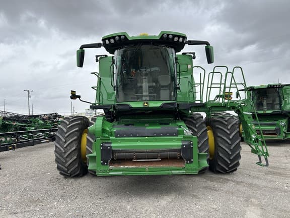Image of John Deere X9 1000 equipment image 2
