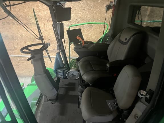 Image of John Deere X9 1000 equipment image 3
