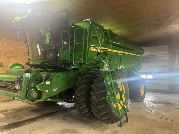 Image of John Deere X9 1000 equipment image 1