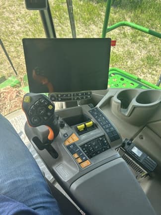 Image of John Deere X9 1000 equipment image 4