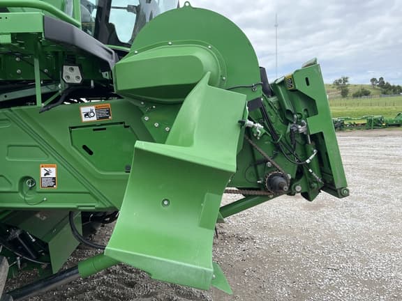 Image of John Deere X9 1000 equipment image 4