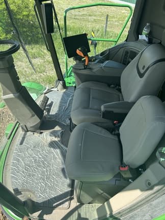 Image of John Deere X9 1000 equipment image 3