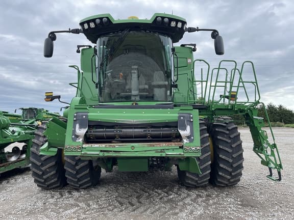 Image of John Deere X9 1000 equipment image 1