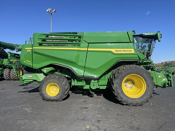 Image of John Deere X9 1000 equipment image 1