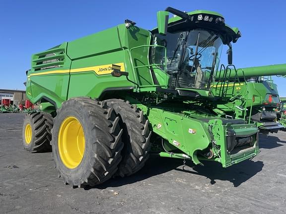 Image of John Deere X9 1000 equipment image 1