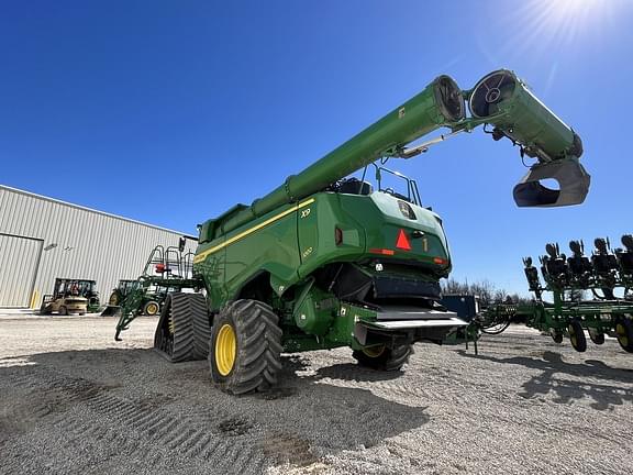 Image of John Deere X9 1000 equipment image 4