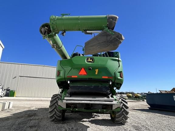 Image of John Deere X9 1000 equipment image 2
