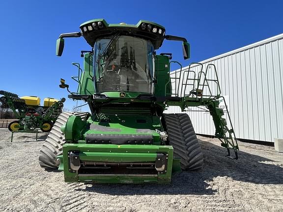 Image of John Deere X9 1000 equipment image 1