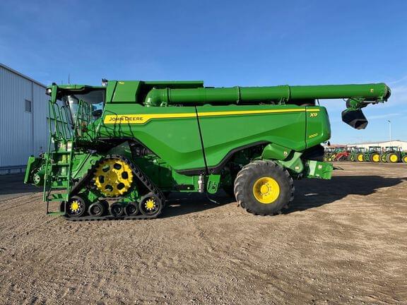 Image of John Deere X9 1000 equipment image 1