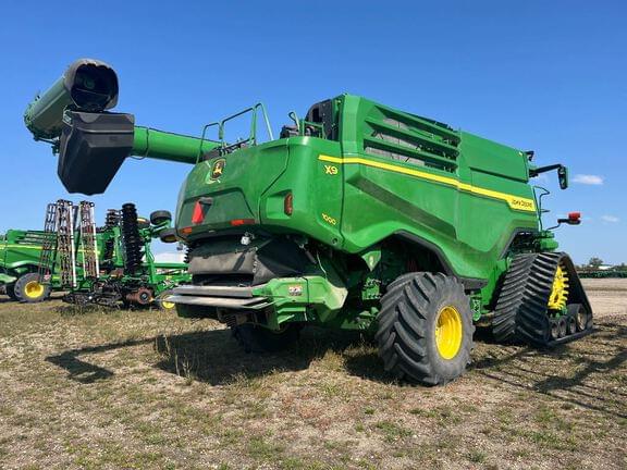 Image of John Deere X9 1000 equipment image 4