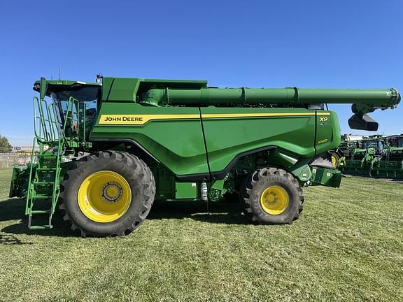 Image of John Deere X9 1000 equipment image 3