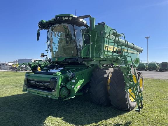 Image of John Deere X9 1000 equipment image 2