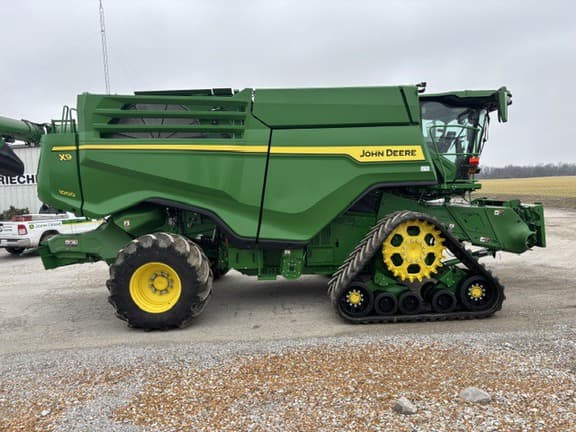 Image of John Deere X9 1000 equipment image 3