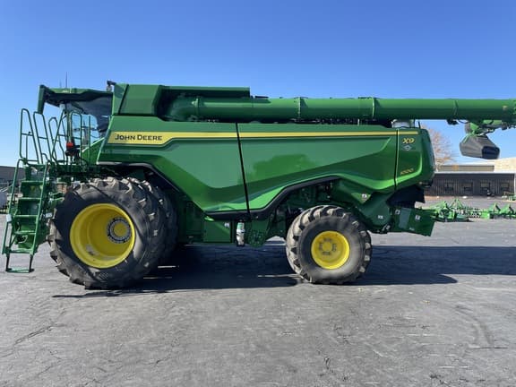 Image of John Deere X9 1000 equipment image 3
