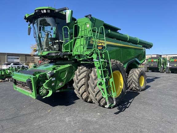 Image of John Deere X9 1000 equipment image 1