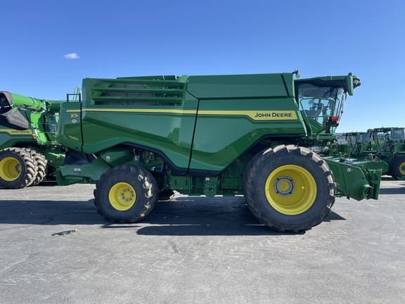 Image of John Deere X9 1000 equipment image 4