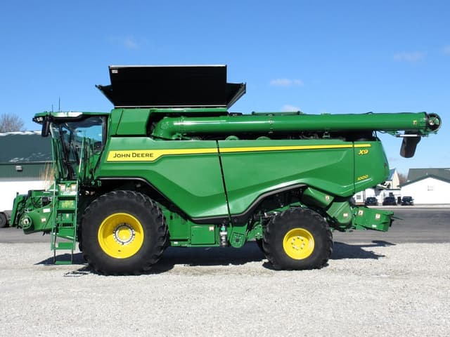 Image of John Deere X9 1000 equipment image 2