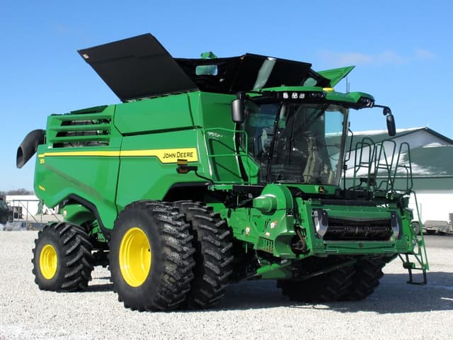 Image of John Deere X9 1000 equipment image 1