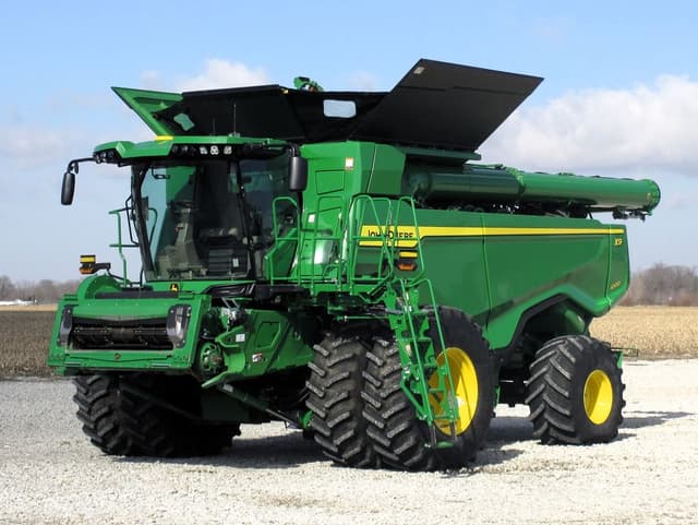 Image of John Deere X9 1000 equipment image 2