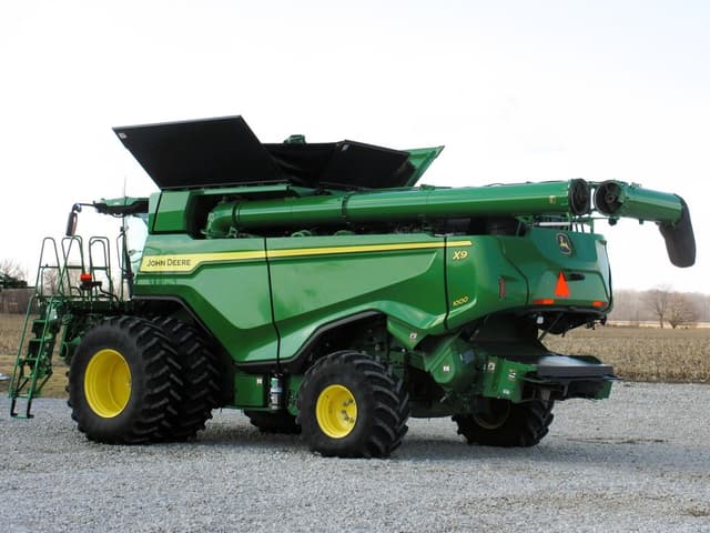 Image of John Deere X9 1000 equipment image 3